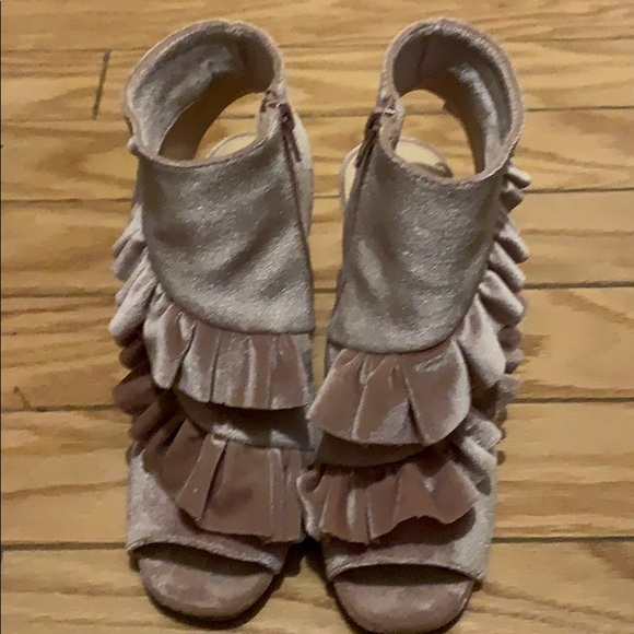 Ruffled heeled booties, pink, women’s size 7 - Picture 2 of 6